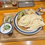 手打ちうどん 上を向いて - 