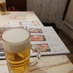 YAKINIKU BAR TAMURA - メニュー一部とビール大ジョッキ