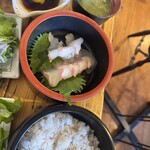 鯛の夢 - 宇和島鯛めしはしっかり混ぜ合わせてご飯にオン！
