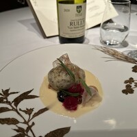 レ セゾン - ヨーロッパ産的鯛のオーブン焼きヴーヴレイ香るソース