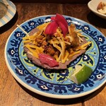 マリーズ ラム - タコミート（牛すじ入りの挽肉と豆の煮込み）