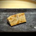 温石 - この海老芋さん、幸せな美味しさです。
      とてもシンプルな衣揚げなのに、この魅力はなんでしょう！