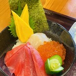 津軽旨米屋 - 三色丼　青森県大間産　本マグロ