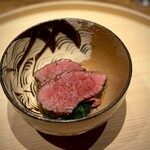 温石 - 正直、温石さんでお肉は求めていませんが、その日の漁や仕入れなどとの兼ね合いでの、これも一期一会。
      下に隠れている、あさはた蓮根の揚げ団子が最高に美味しい(^^)