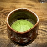 温石 - 杉山さんの凛としたお作法で点てていただくお薄で、この日もしっかり整えていただきました。