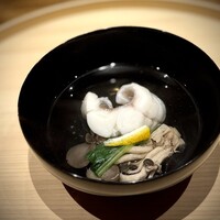 温石 - 椀種のはな鯛とともに、なんとも優しいお椀。
                    癒し効果、抜群です。