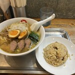中華そば まるき - まるきそば中盛り＋半チャーハン
