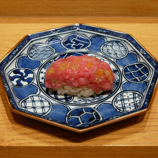 築地青空丸の内渾身の１貫【名物】おはぎ…ぜひご賞味下さい!!