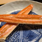 道人 - ⑤焼き松葉蟹(正式名:楚蟹《ズワイガニ》・雄)(兵庫県柴山産、1.3kg)脚【2本】
      松葉蟹エキスを濃縮した微かに残った水分が身をふっくらさせ軟らかく仕上がっていると共に華やかな松葉蟹の薫りが漂います