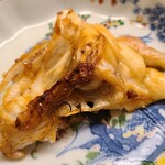 道人 - ⑧炭火の照り焼き骨付き虎河豚(山口県下関産)
      ちょっぴり足りないと思っていたら、嬉しい追加、見た目は不恰好ですが、腹身周りのプルプルとしたコラーゲンが堪りません
      手で持ってかぶり付きます