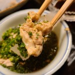 道人 - ⑤皮剥(兵庫県明石産、当日〆)の肝ポン酢
      肝もまた新鮮かつ短い時間的でも手当てにより美味しくなるんですよね
      肝のコクを受け止めるポン酢、チビチビと日本酒を合わせても◎