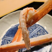 道人 - ⑤焼き松葉蟹(正式名:楚蟹《ズワイガニ》・雄)(兵庫県柴山産、1.3kg)脚
                    絶妙な火入れで絶妙に濃縮された松葉蟹エキスの旨みが口腔内で爆発的に拡がり、得も言われぬ至福の極みへと昇天します