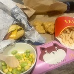 マクドナルド - ・芳醇ふわとろ月見
・チキンマックナゲット
・枝豆コーン
・三角チョコパイ おいもとキャラメル