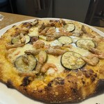 ナンバー ファイブ カフェ - 小海老と茄子のスパイシーピザ