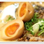 中華料理＆担々麺　大勝 - トッピングの煮卵