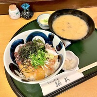季節料理　根本 - 海鮮丼 冷奴、漬物、しじみの味噌汁付き