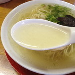 来来 - 14年5月。ラーメン1杯目。スープ。