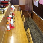 来来 - 14年5月。右側カウンター。