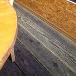 来来 - 14年5月。床は板張り。