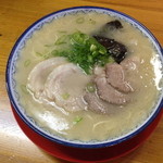 来来 - 14年5月。ラーメン２杯目。全景。