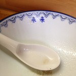 来来 - 14年5月。本来の店名は、来来。1杯目、2杯目とも完食。