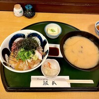 季節料理　根本 - 海鮮丼 冷奴、漬物、しじみの味噌汁付き