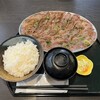 吉祥寺 肉ドレス海鮮丼 本店