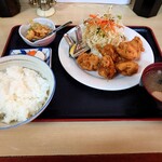 港亭 - 若鶏の唐揚げ定食(税込880円)