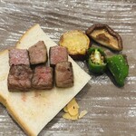 焼肉・鉄板焼ステーキ 橘通りミヤチクAPAS - 3回目、ピーマン種も丸ごと美味しかった。