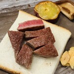 焼肉・鉄板焼ステーキ 橘通りミヤチクAPAS - みるからに美味しそうだけど食べたらびっくりするくらいやわらかい！