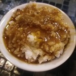 らーめん 五ノ神製作所 - ライスにスープとカレー粉をたっぷりと♪