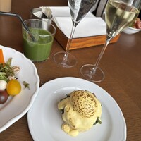MAIN DINING by THE HOUSE OF PACIFIC - エッグベネディクト