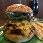 THE GRABBER hamburger pub - 『THE GRABBER CHEESE BURGER¥2,145』 『コーヒーフロート¥825』