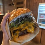 THE GRABBER hamburger pub - 『THE GRABBER CHEESE BURGER¥2,145』 『コーヒーフロート¥825』