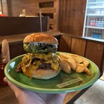 THE GRABBER hamburger pub - 『THE GRABBER CHEESE BURGER¥2,145』 『コーヒーフロート¥825』