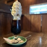 THE GRABBER hamburger pub - 『THE GRABBER CHEESE BURGER¥2,145』 『コーヒーフロート¥825』