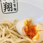 麺屋 翔 - 煮卵さん　ぱっかん！超オレンジ色の黄身がそそります