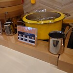 アンダものがたり - かに玉　信号機カラーの鍋が可愛らしい♡