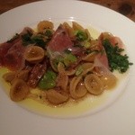 伊産生ハムとそら豆のオレキエッテ