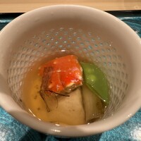 札幌 鮨 よこ田 - 《先付》　小吸い物　タラバ蟹あら汁