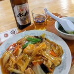 東京五十番 麻生店 - 《あんかけ焼きそば（醤油）》（スープ付き）税込￥880❣
                                と、《瓶ビール》税込￥600❣