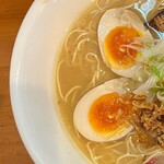 麺屋 だいくう - 博多味玉中華そば780円　左