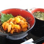 夷知床 - 夷知床オススメ　うに丼　地元でしか手に入らない“うに”をハーフ１枚分使ってます。絶品です！！