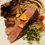 温泉山荘 だいこんの花 - A5仙台牛サーロイン和風ステーキ　トレビスの苦味がステーキに合います