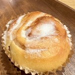 焼きたてパン工房 かえでの木 - シナモンロール！頂きました（^人^）