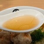 HACHI - 鶏ベースの繊細なスープ