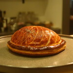 フィエルテ - 白子のパイ包焼き状態でのプレゼンテーション