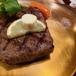 ステーキハウス キッチンリボン - 肉は大きく切る、焼肉になっちゃうから
