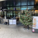 マルゴ - クリスマスの時期はツリーと記念撮影ができます。