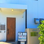 ソラニワホテルアンドカフェ - 入口。隣の棟はオーシャンフロントの、プチリゾートホテルです。